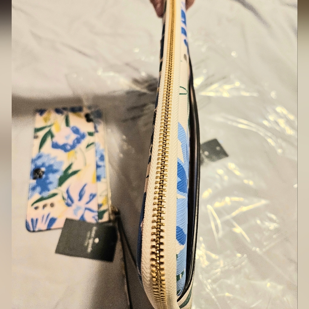 Kate Spade Wristlet OR Laptop/Tablet Sleeve, NWT - Picture 10 of 16